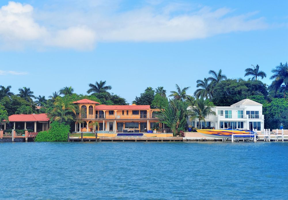 Waterfront homes in Miami